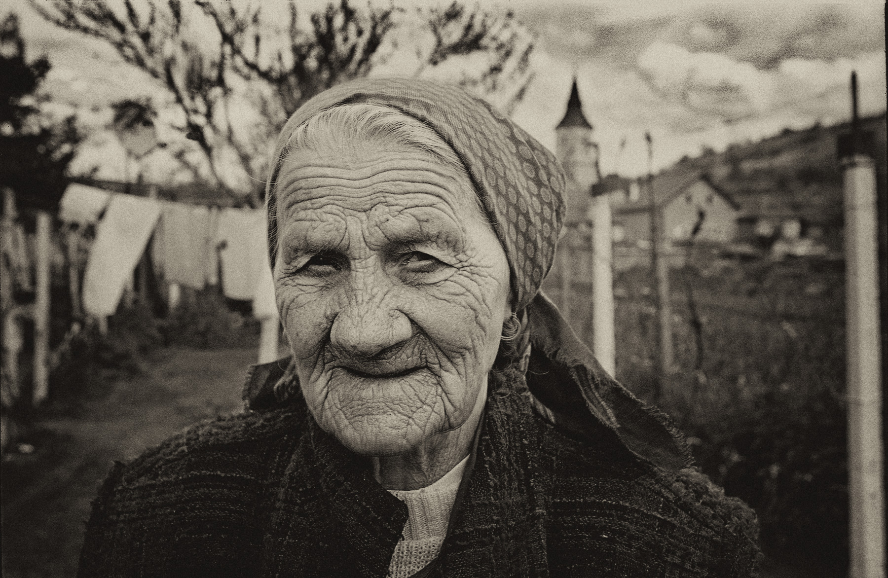 romania_old_lady_LR_