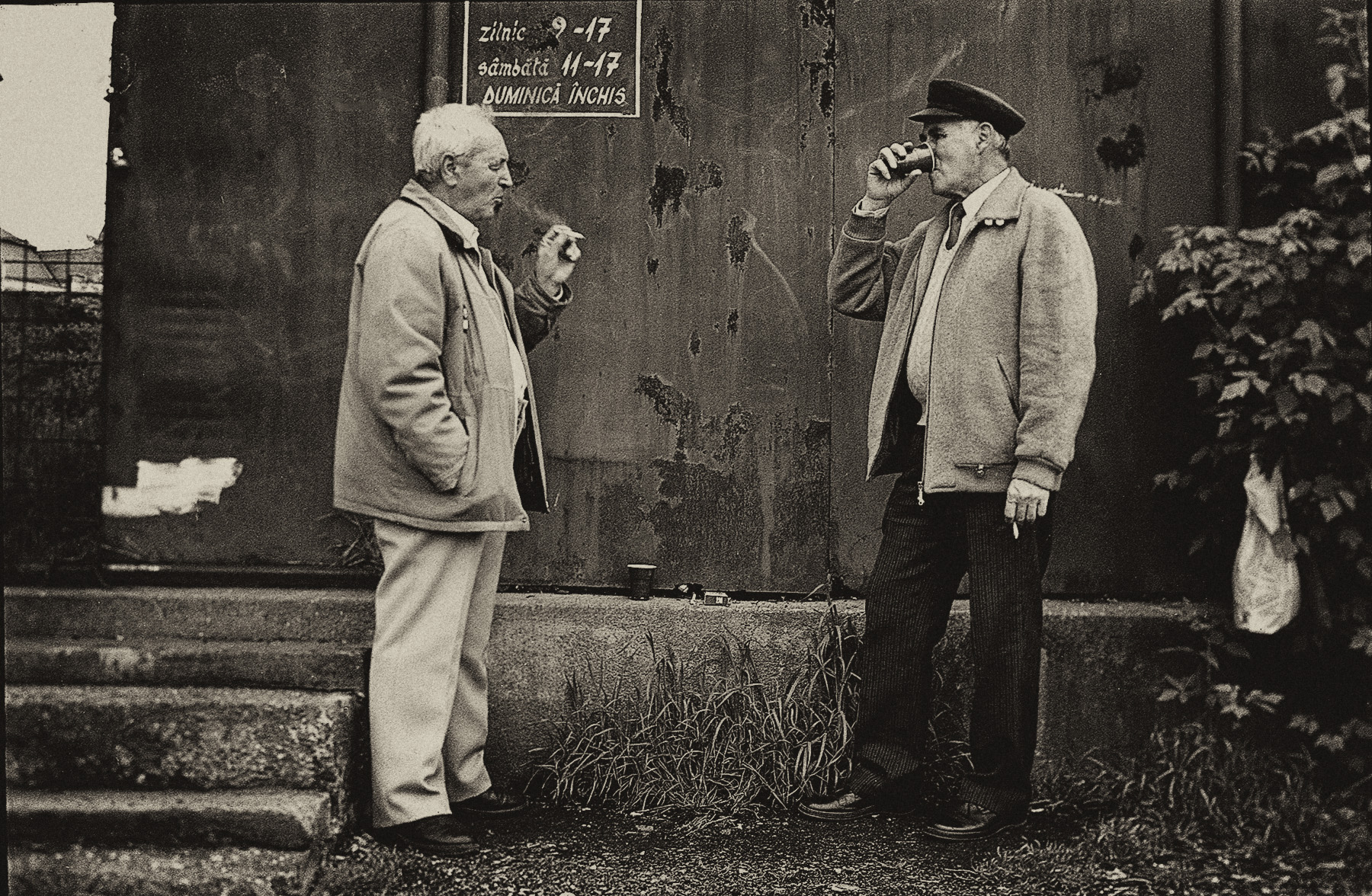 romania_smoking_men_LR